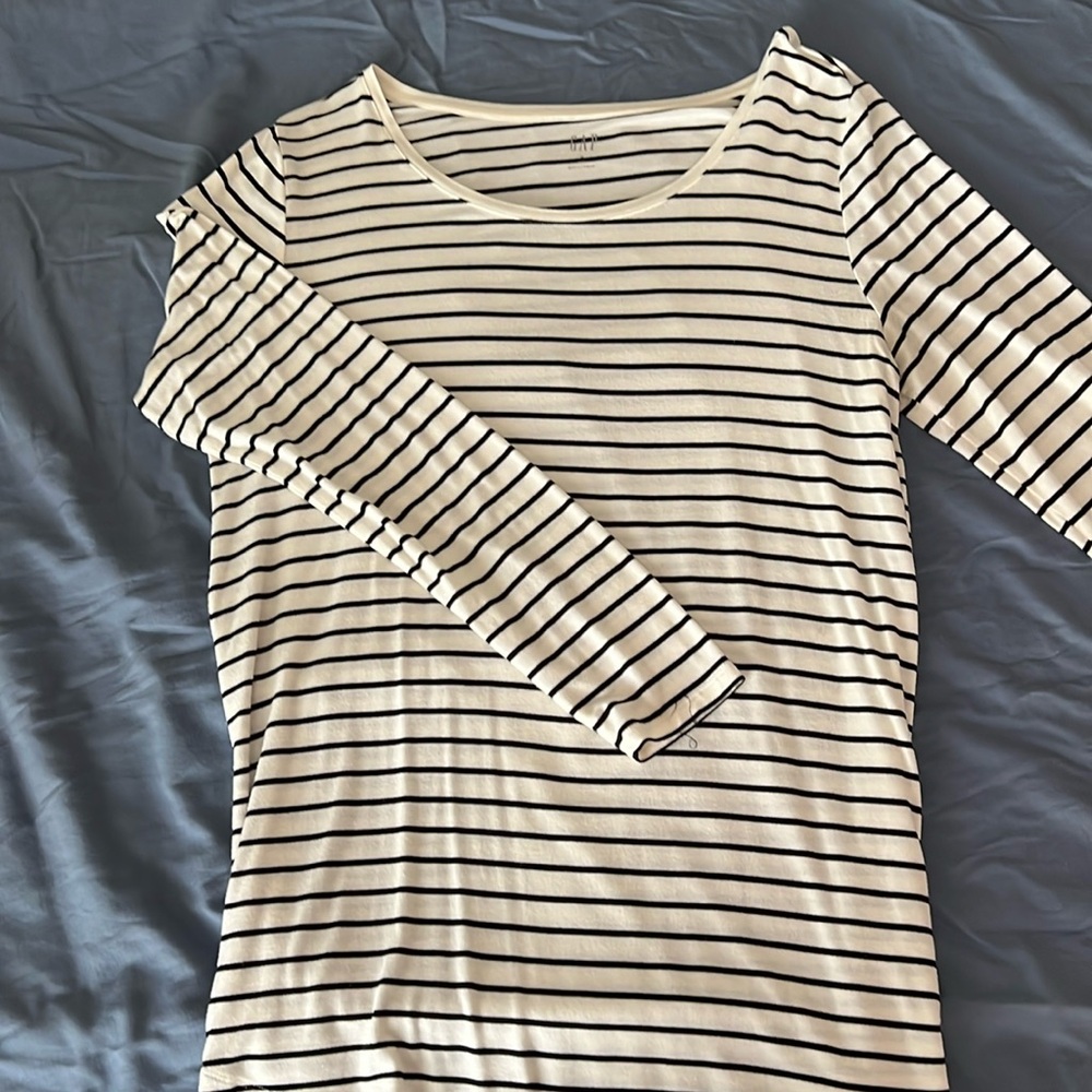 Classic long sleeve black strip shirt.